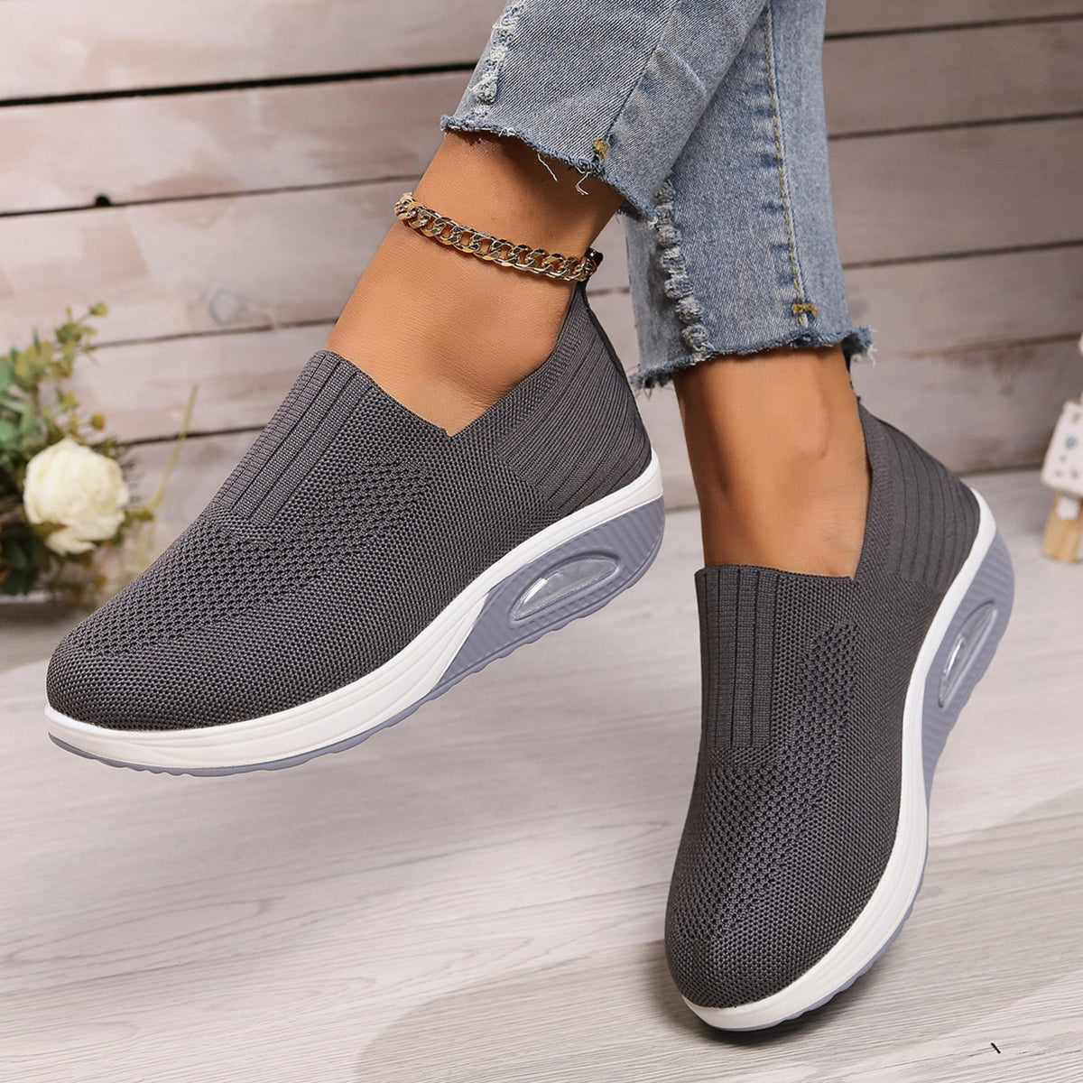 Amelie | Damskie buty wsuwane z amortyzacją, ortopedyczne buty komfortowe | Erwnn | Czarny