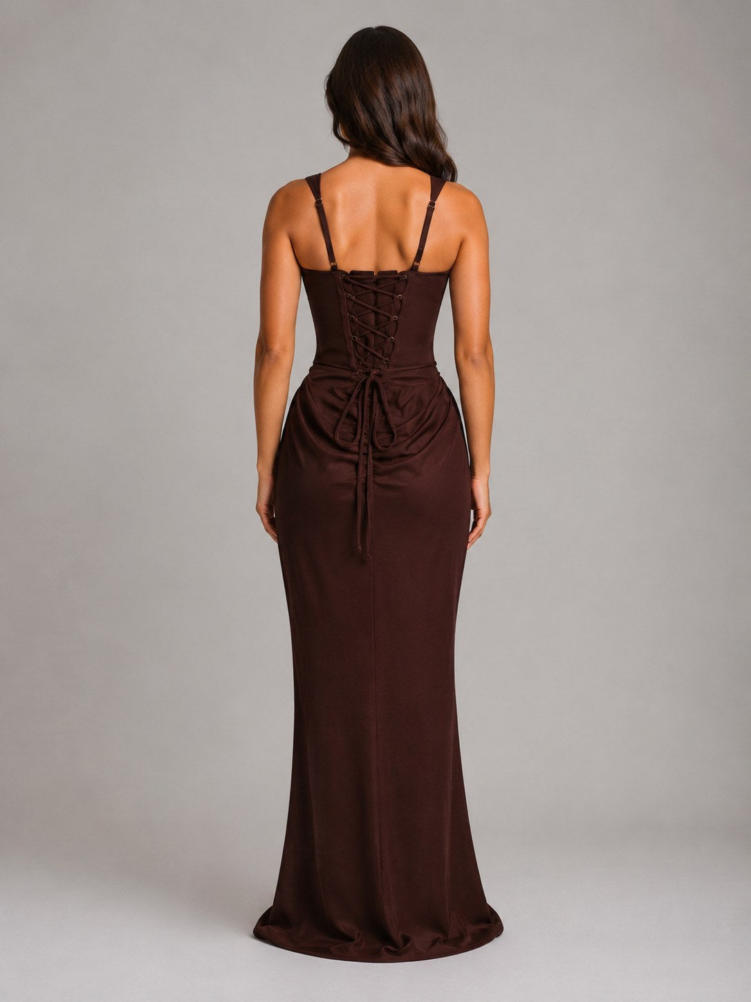 Penelope | Damska sukienka maxi bodycon z drapowanym gorsetem, wieczorowa sukienka o wymodelowanej sylwetce | Erwnn | Brązowy
