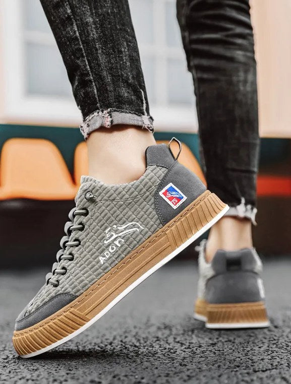 Kornel | Męskie buty sportowe sznurowane z pikowaną cholewką i masywną podeszwą | Erwnn