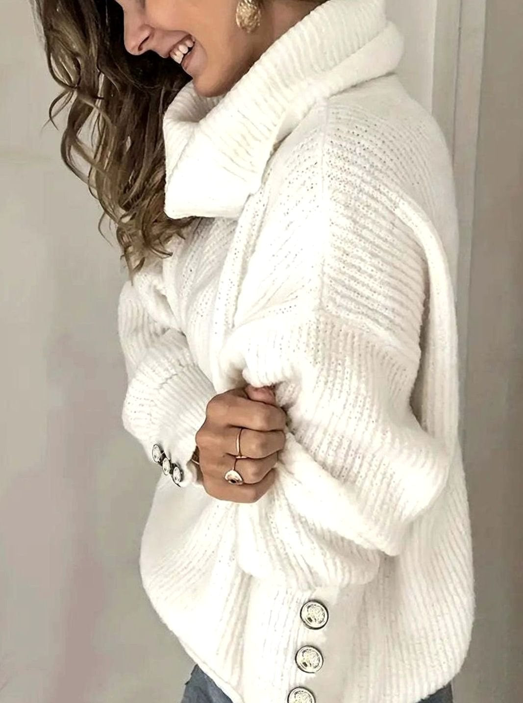 Scarlett | Damski sweter z prążkowanego splotu z kołnierzem szalowym i spinkami, strukturalny sweter | Erwnn | Biały