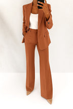 Vivienne | Damski dopasowany zestaw żakiet i spodnie | Erwnn | Niebieski